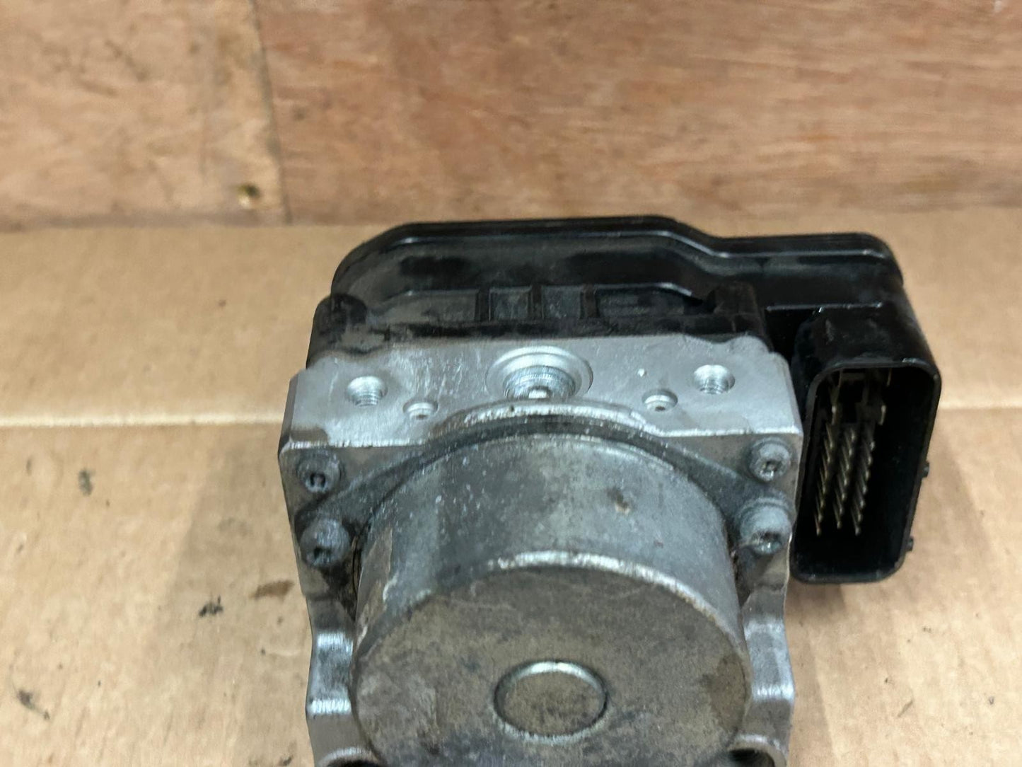 2013 Honda NC700 ABS Pump | F24-R34033 25021024