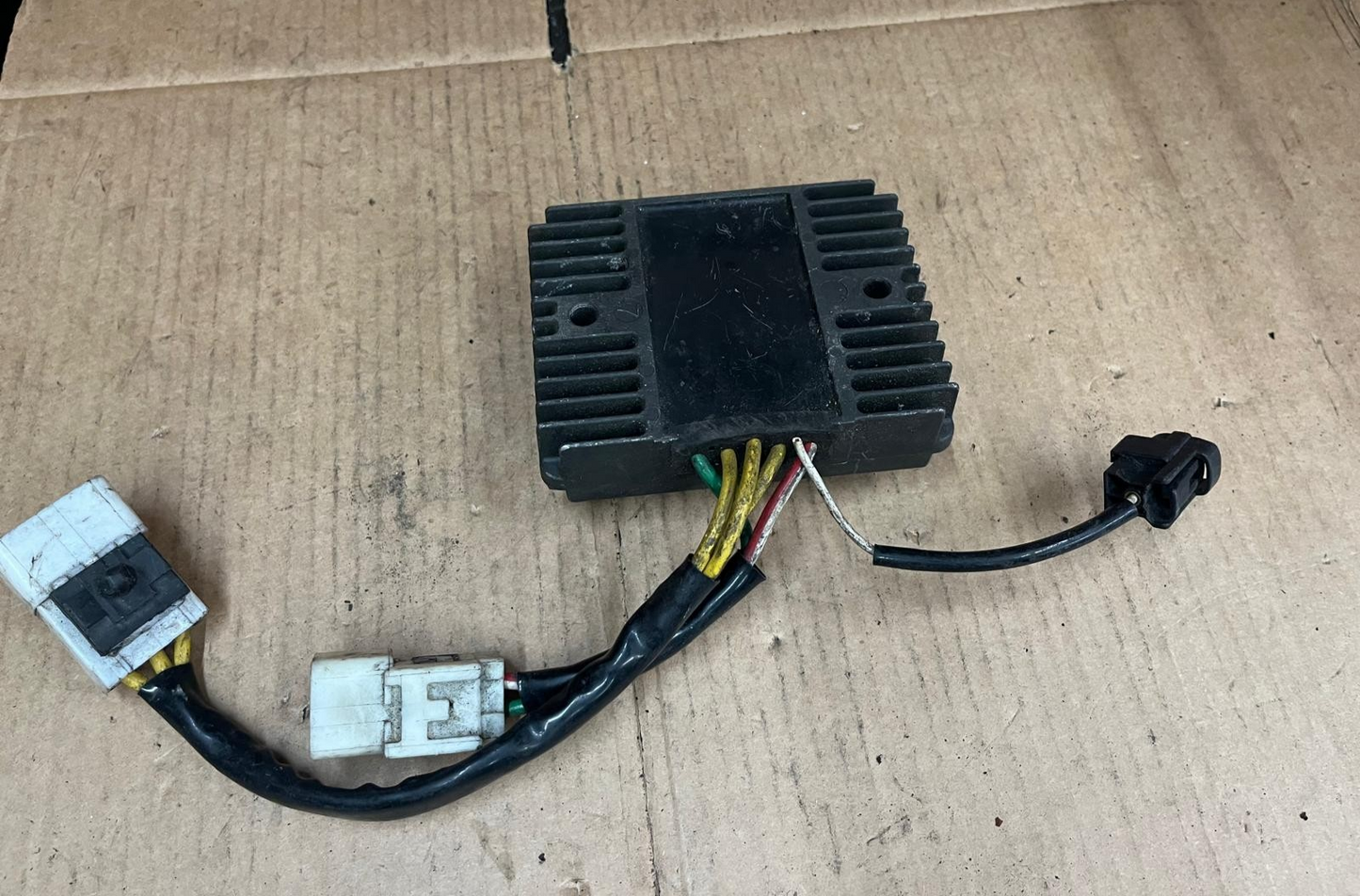 2010 Vespa GTS 125 Super Regulator Rectifier | SH819AA