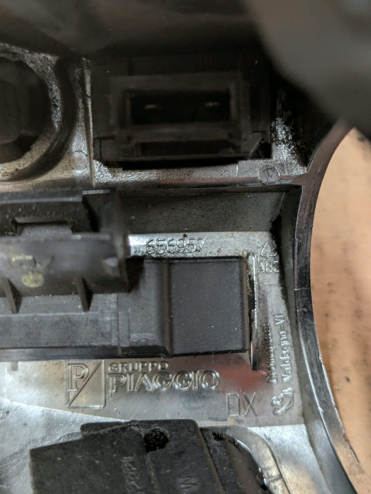 Piaggio MP3 Right Side Handlebar Switch | 656957