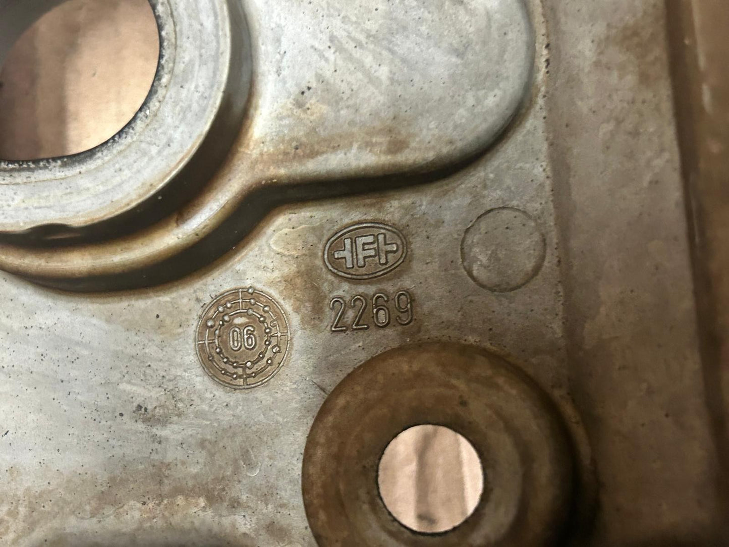 2009 BMW F800gs Cylinder Head Valve Cover | 610812