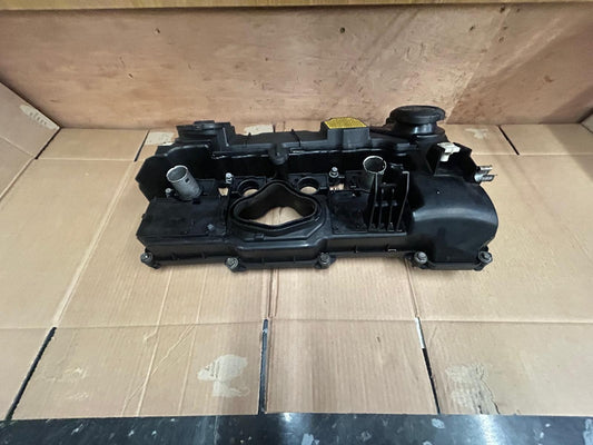 Genuine BMW 7 Series E38 Engine Valve Cover | 7553626