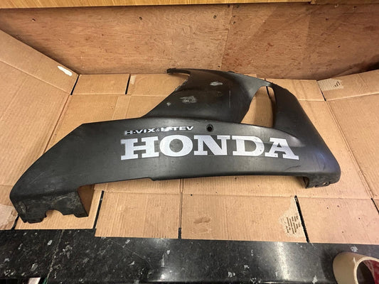 2000 - 2001 Honda CBR 900RR Fireblade Right Belly Panel | 64420-MCJA-0000