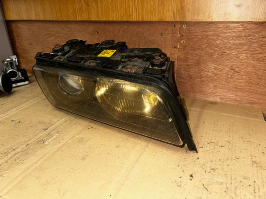 1999 - 2001 BMW 7 Series E38 740i Post-Facelift Right Headlight