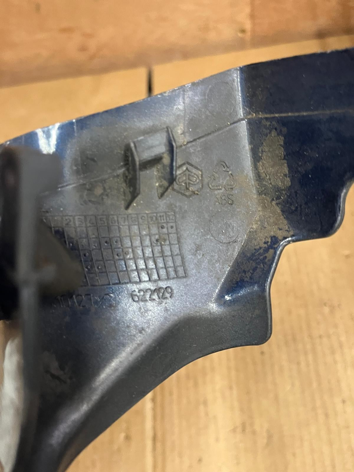 Vespa LX Lower Right Underbody Panel | 622129