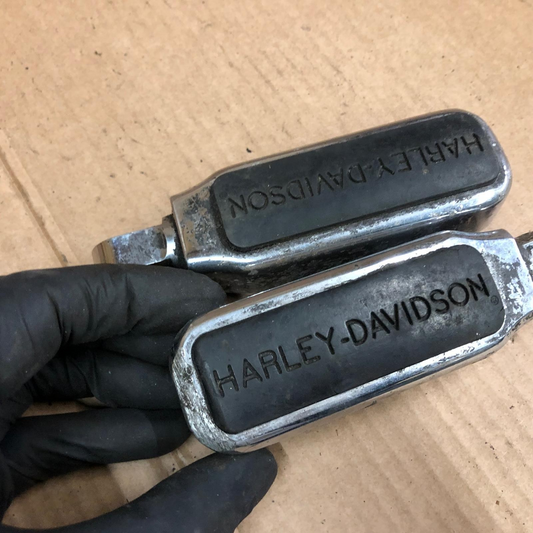 Harley Davidson Rear Passenger Chrome Footpegs Footrests