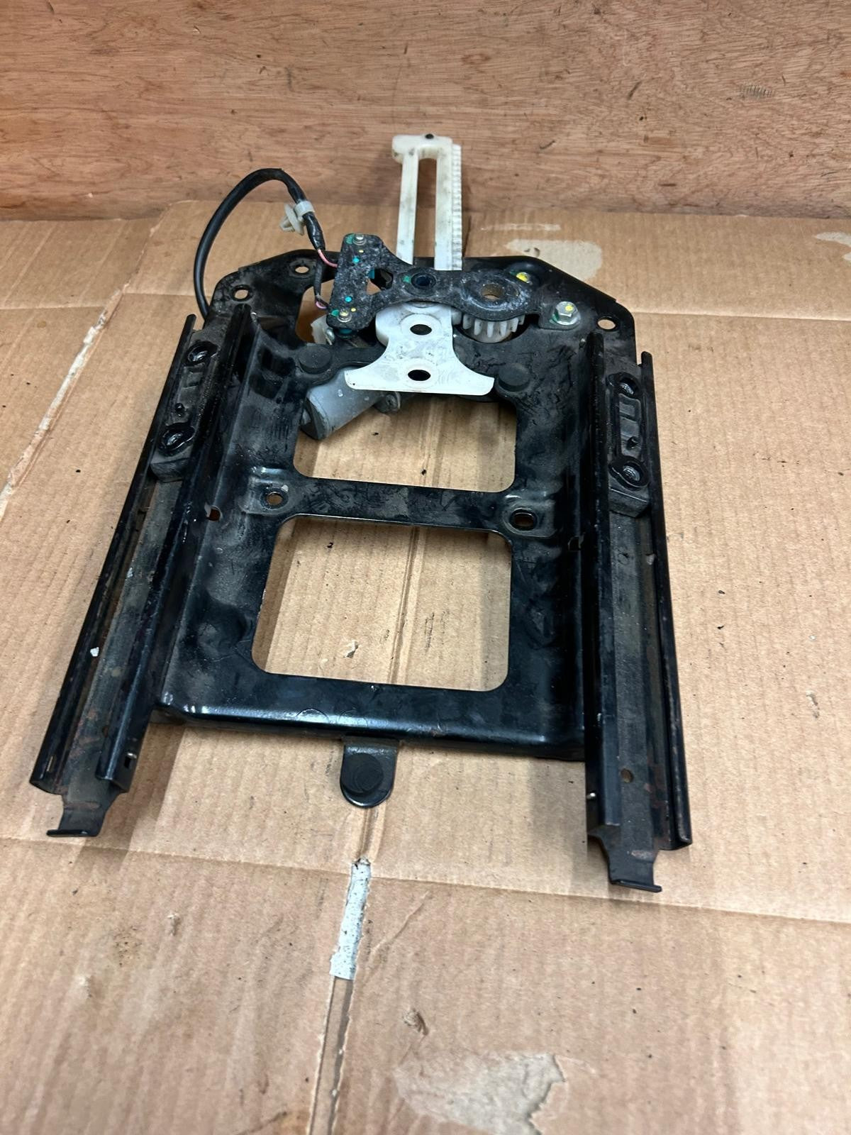2017 - 2018 Honda NSS 125 Forza Windshield Adjustment with Motor | 38420-K0BA