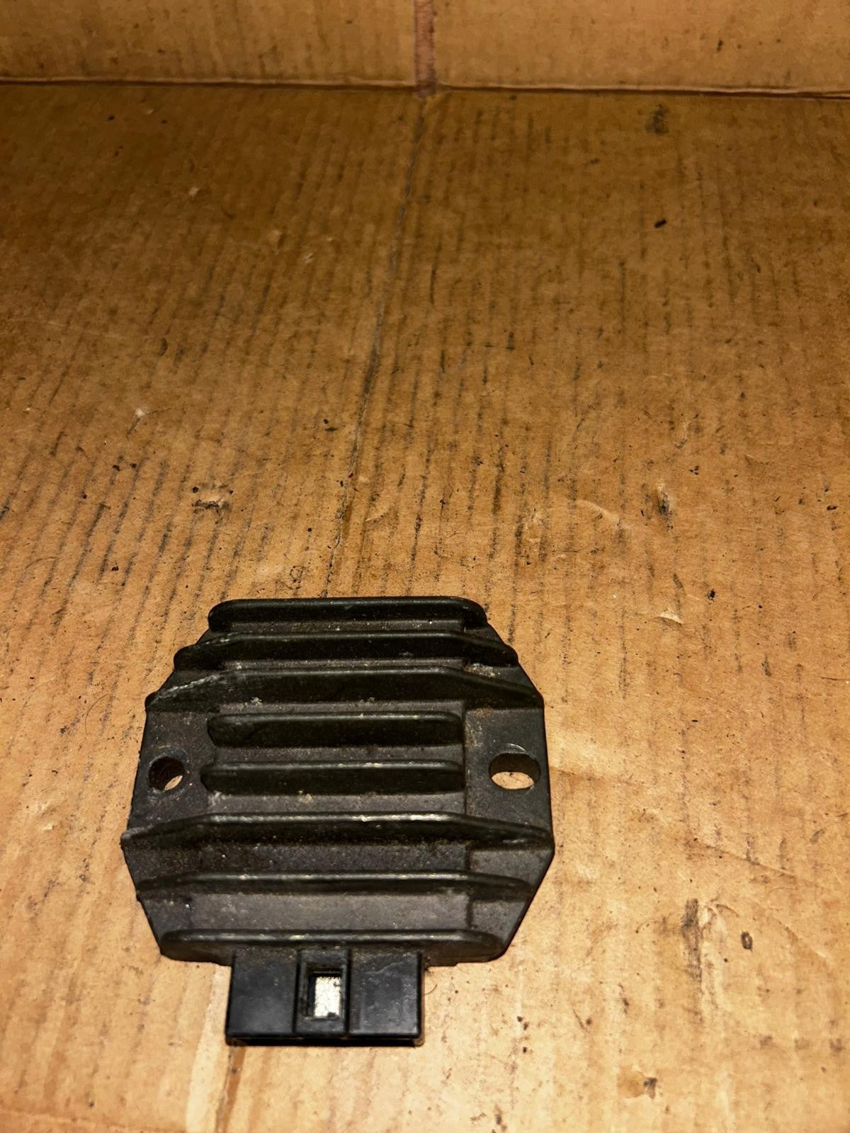 SH640D-12 | 2010 Yamaha YBR Regulator Rectifier Genuine OEM Part