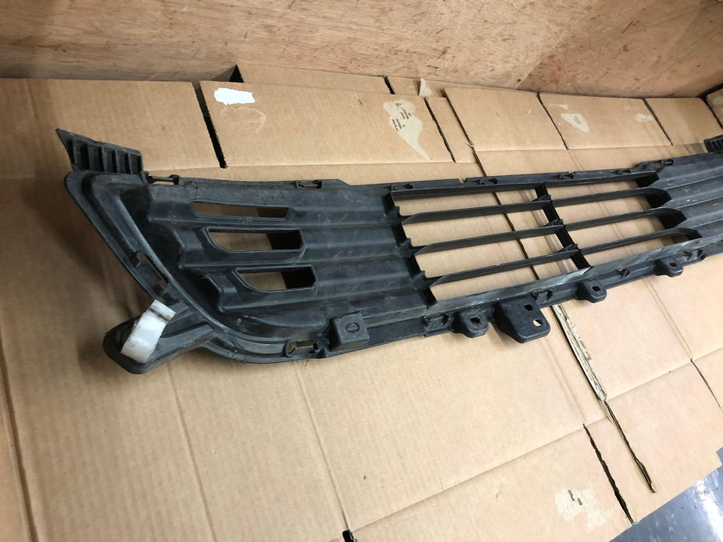 2014 Mitsubishi Outlander GX 4h PHEV Front Bumper Lower Grille | 6402A233