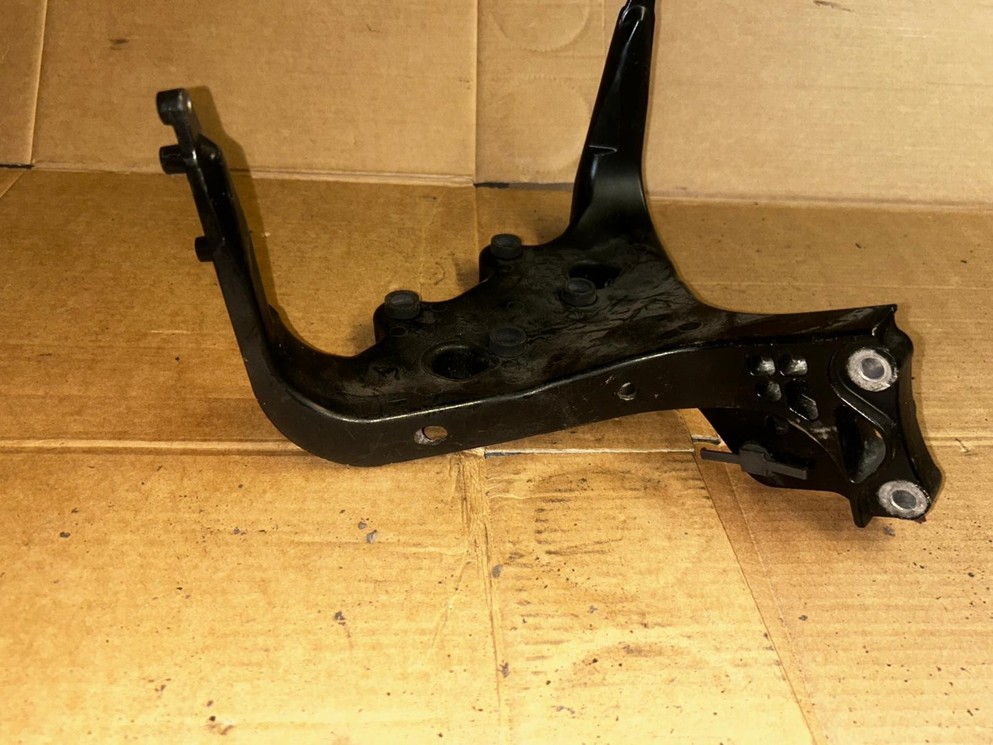 Honda CB400SB NC39 Upper Cowl Bracket