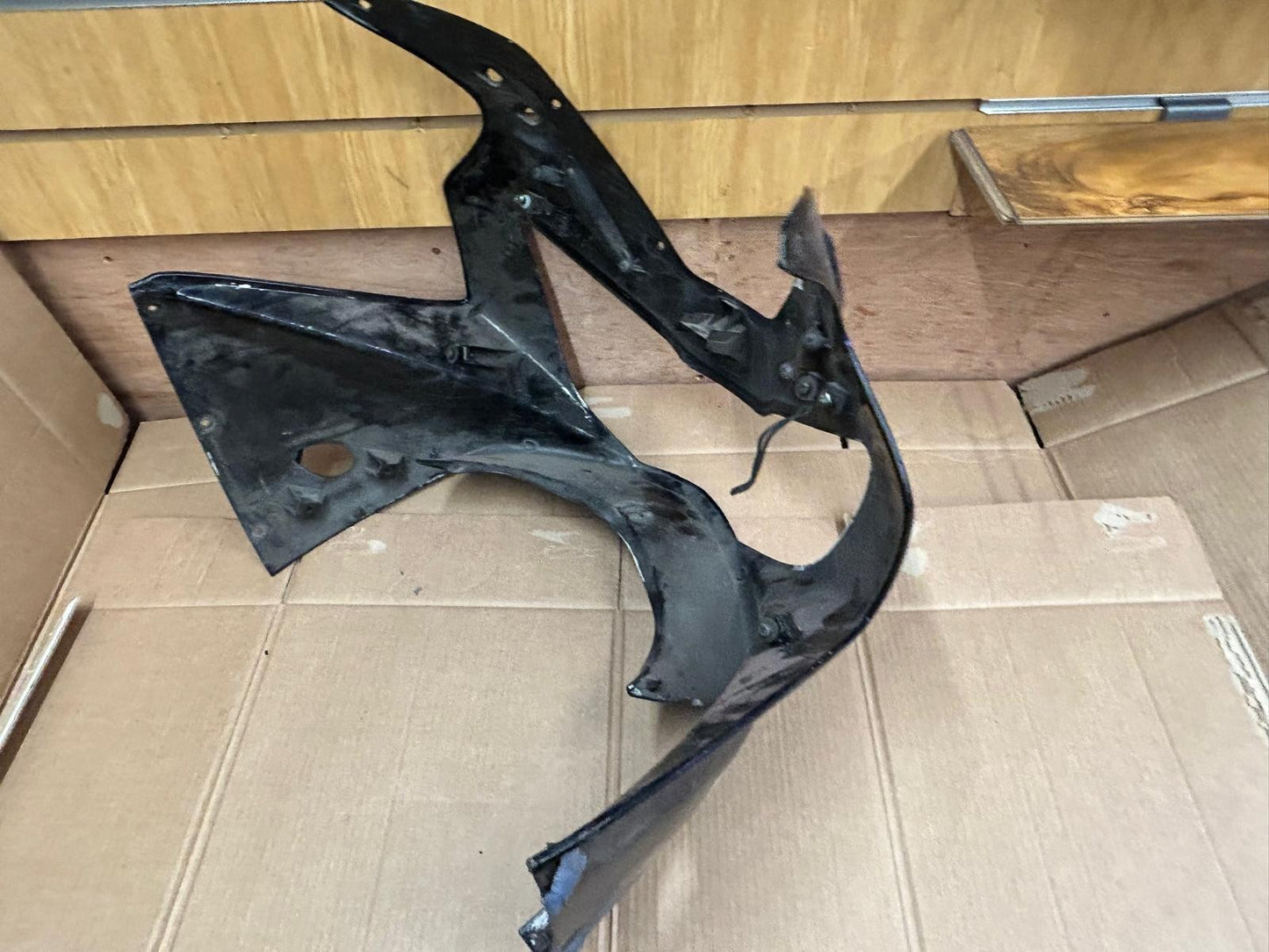 00 - 01 Honda CBR 900RR Fireblade Upper Cowl Comp | 64210-MCJA-0000