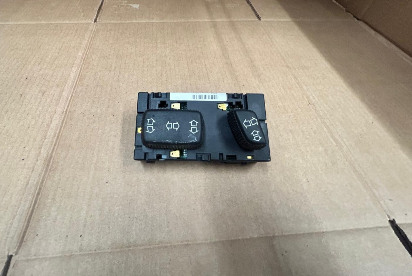 Genuine BMW 7 Series E38 Power Seat Switch Control Front Right | 61318360834