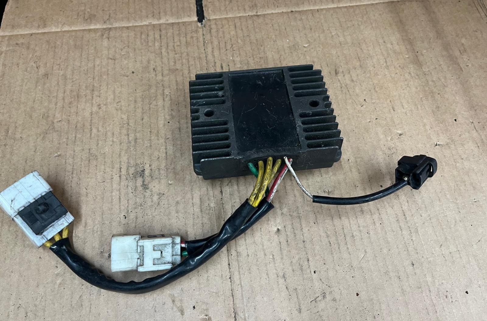 2010 Vespa GTS 125 Super Regulator Rectifier | SH819AA