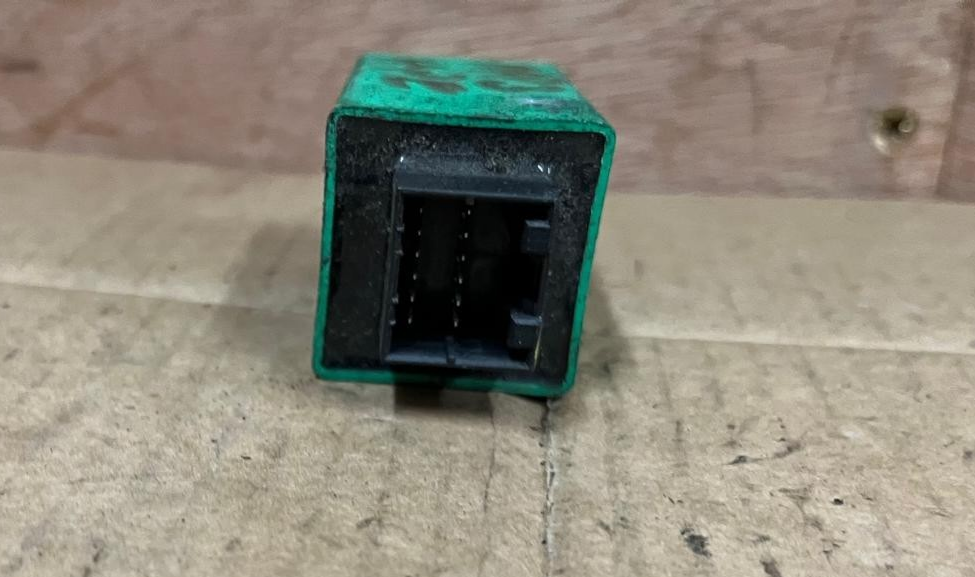 Piaggio MP3 HPE Blinker Device with Hazard Control Unit | 1D002536R
