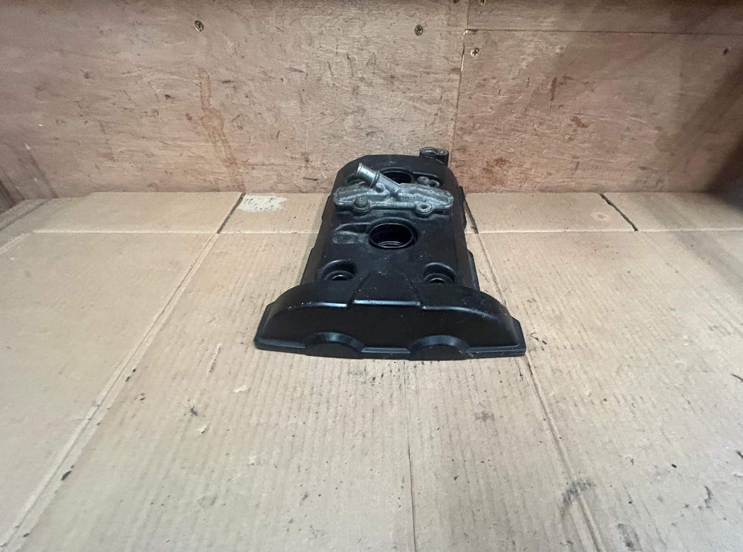 2009 BMW F800gs Cylinder Head Valve Cover | 610812