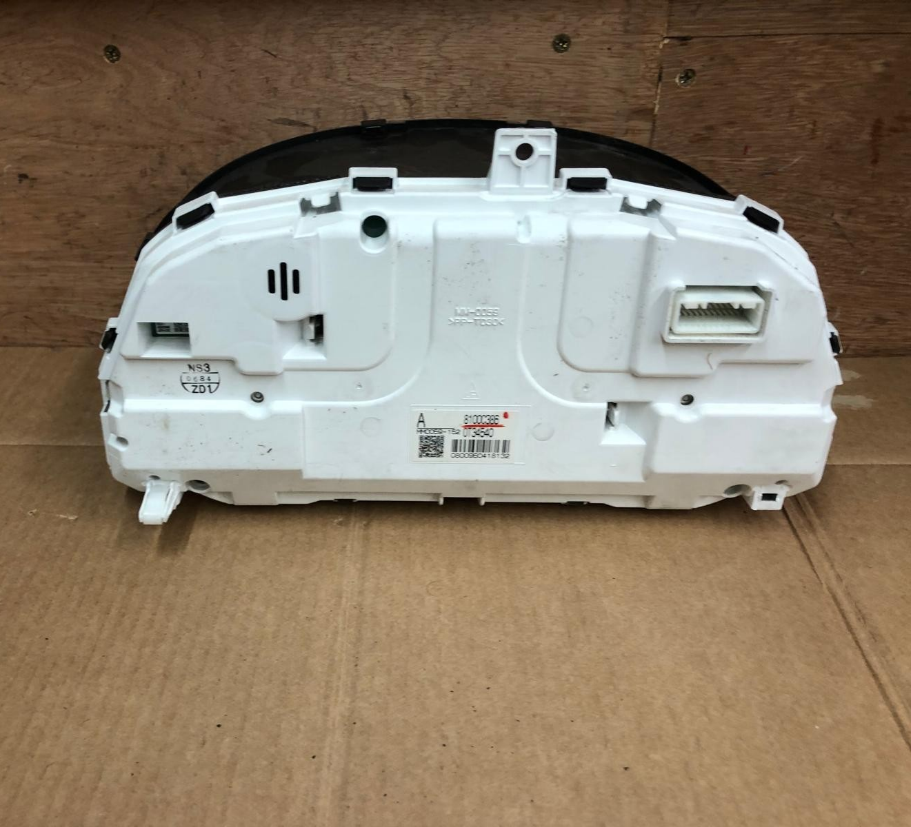 2014 Mitsubishi Outlander GX 4h PHEV Speedometer Instrument Cluster | 8100C386