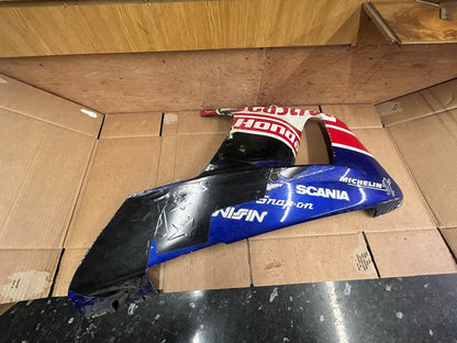 2000 - 2001 Honda CBR 900RR Fireblade Right Belly Panel | 64420-MCJA-0000