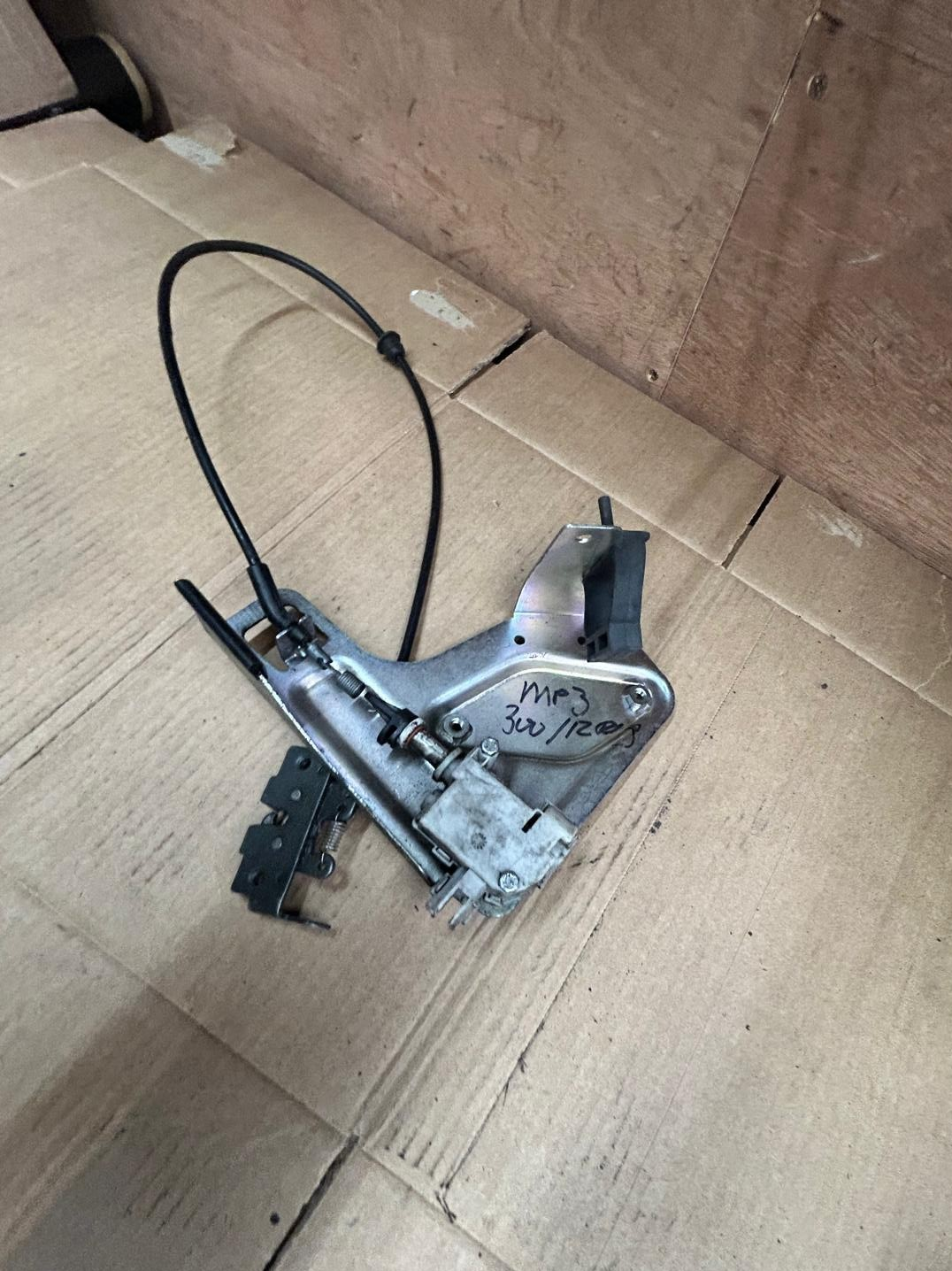 2013 Piaggio MP3 300 Saddle Unlock Mechanism Actuator