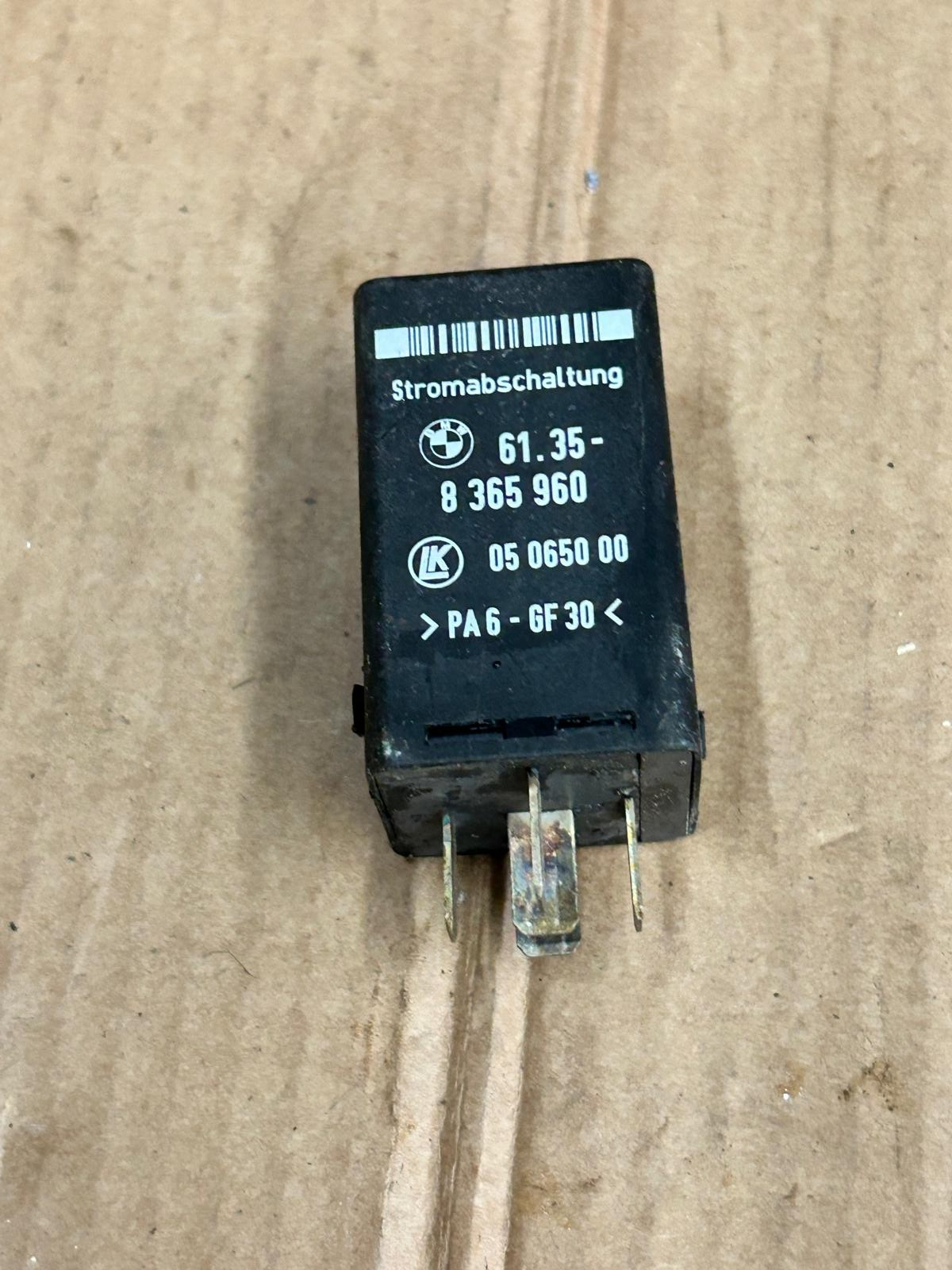Genuine 7 Series BMW E38 Battery Crash Disconnection Control Relay | 61358365960