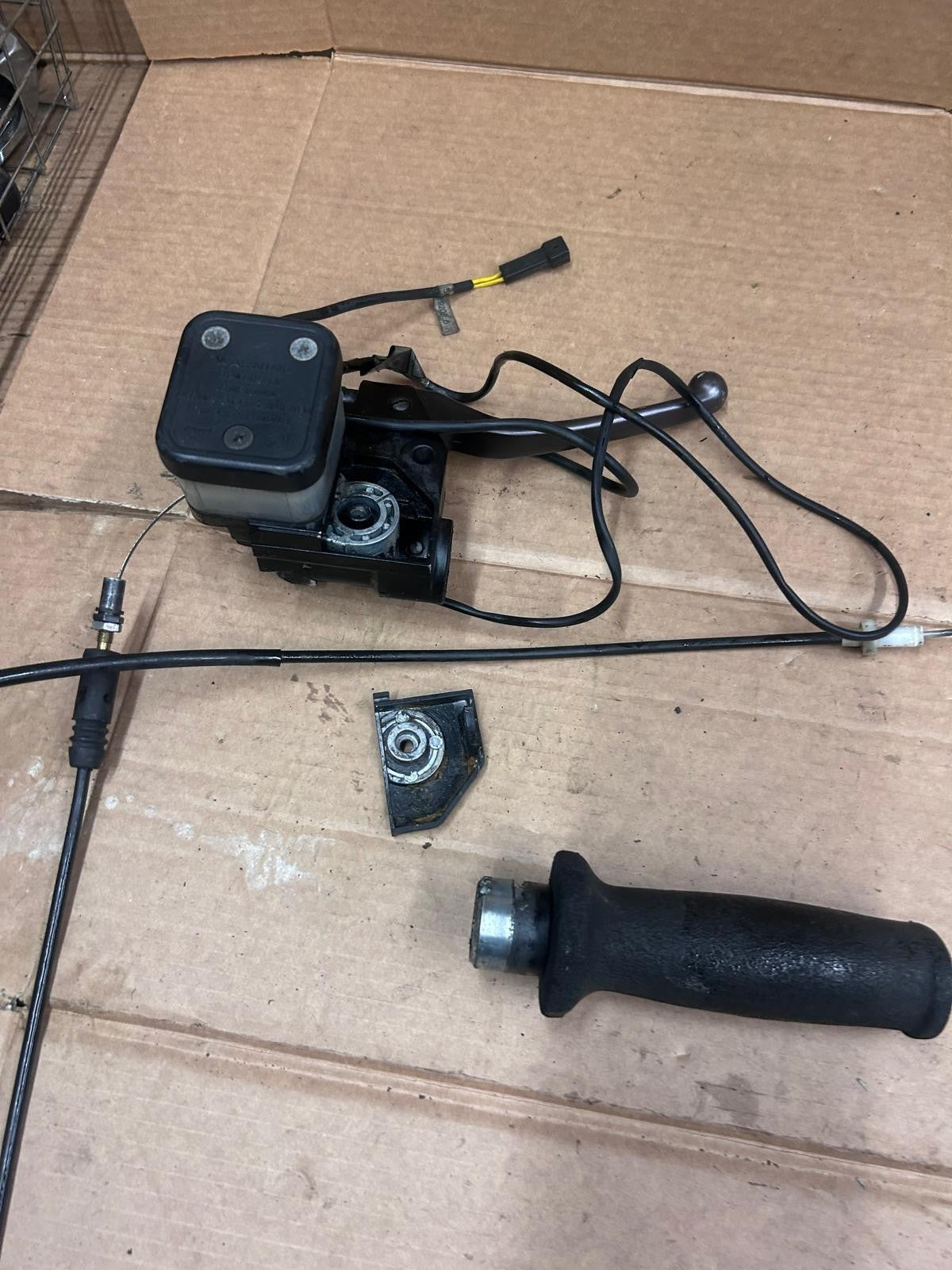 1990 BMW K100 LT Front Brake Master Cylinder + Lever + Grip