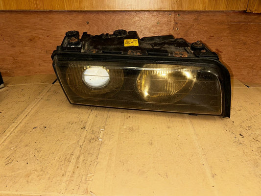 1999 - 2001 BMW 7 Series E38 740i Post-Facelift Right Headlight