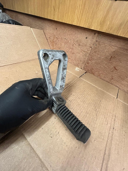Suzuki GSF 1200 Bandit Rear Right Footrest | 127E-R