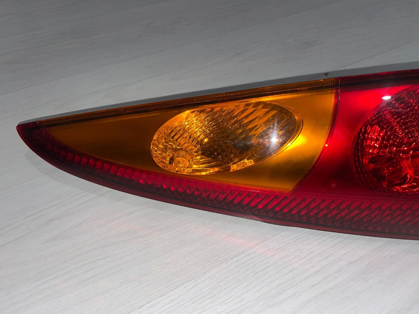 2000 - 2006 Nissan Almera Tino Left Rear Light | 89304110