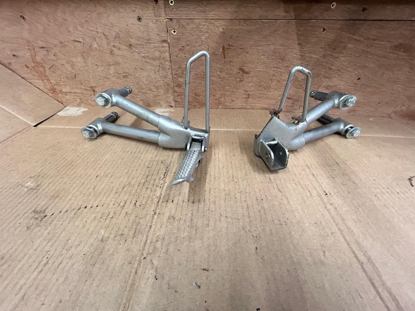 Suzuki GSF 600 Bandit Rear Left & Right Footrests
