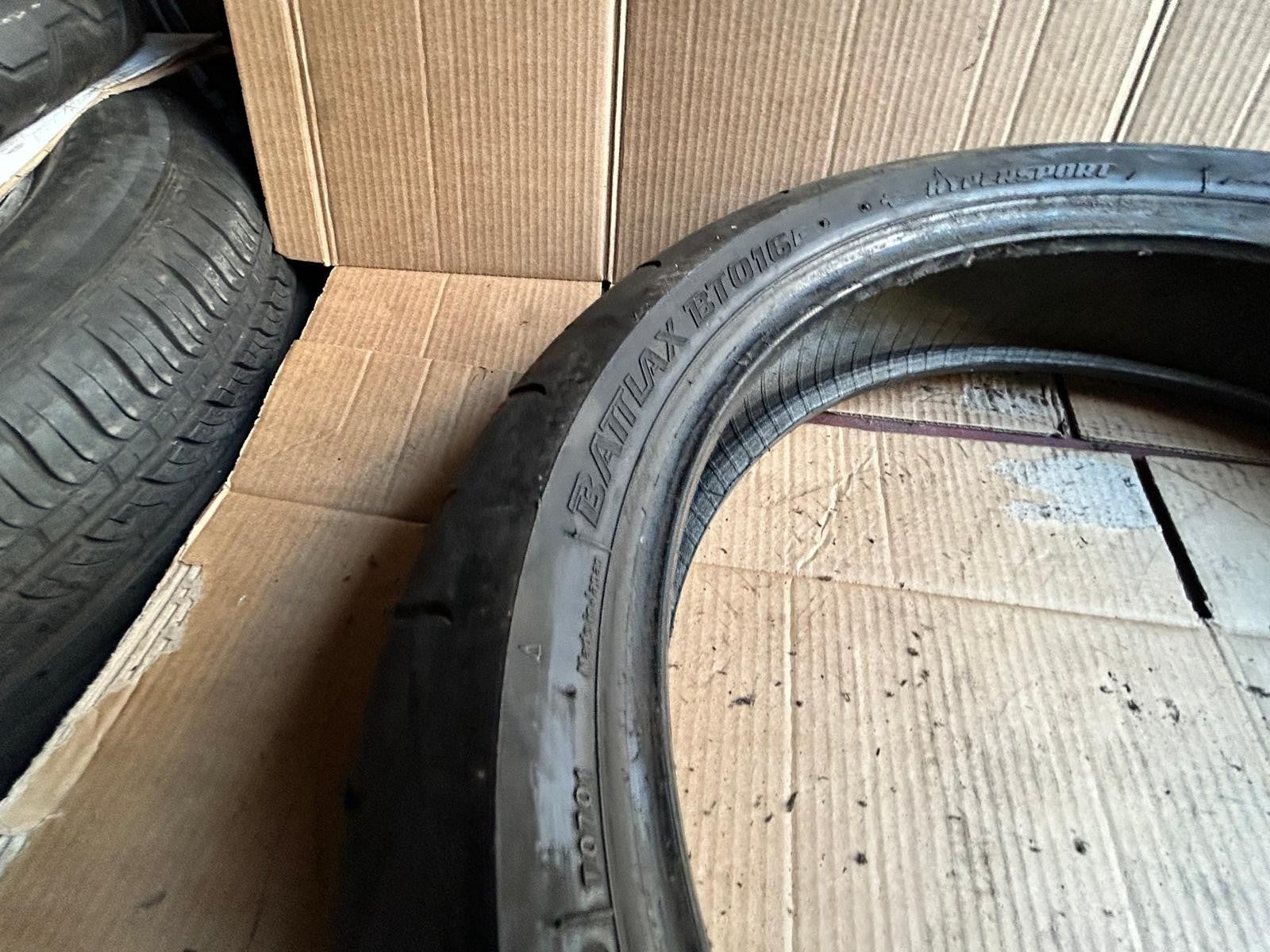 Bridgestone Battlax BT016R Hypersport Motorcycle Tyre 130/70/16