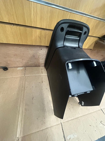 2014 Mitsubishi Outlander GX 4h PHEV Centre Console Arm Rest | 8011B156