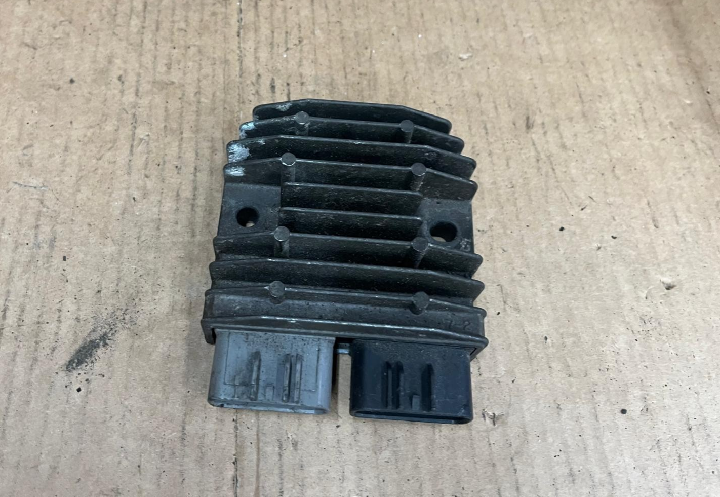 Voltage Regulator Rectifier | FH012AB