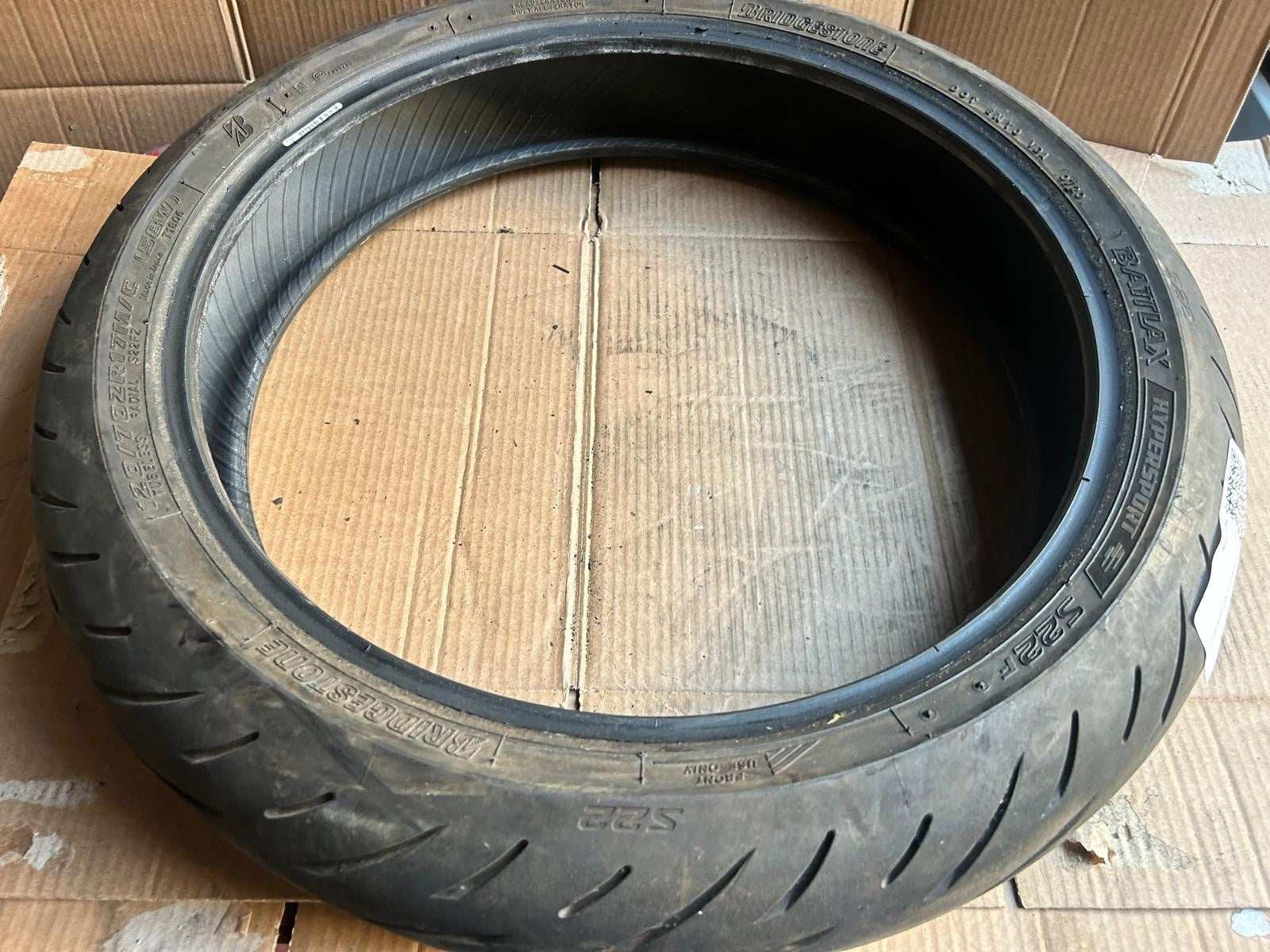 Bridgestone Battlax Hypersport S22F Motorcycle Tyre 120/70/17