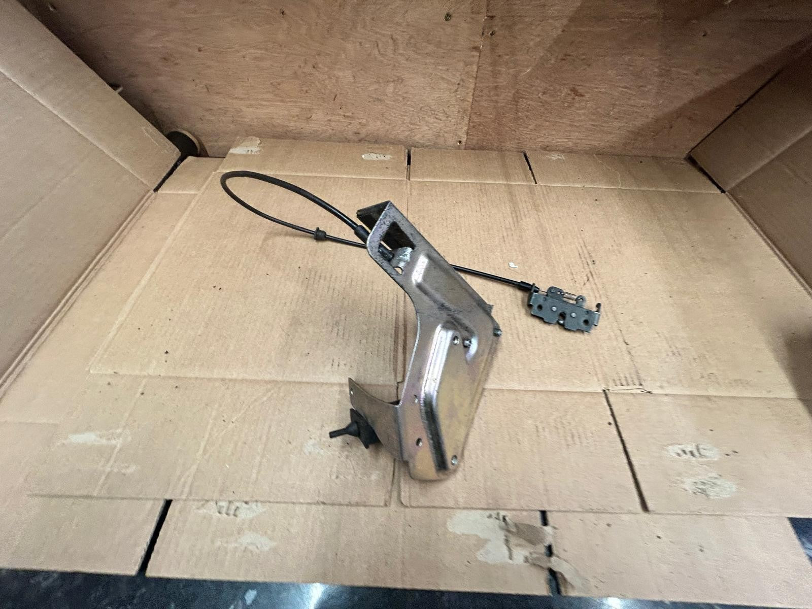 2013 Piaggio MP3 300 Saddle Unlock Mechanism Actuator