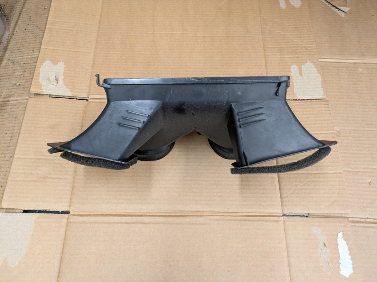2011 Audi A3 S Line Centre Air Vent Pipe Tube | 8P2819409