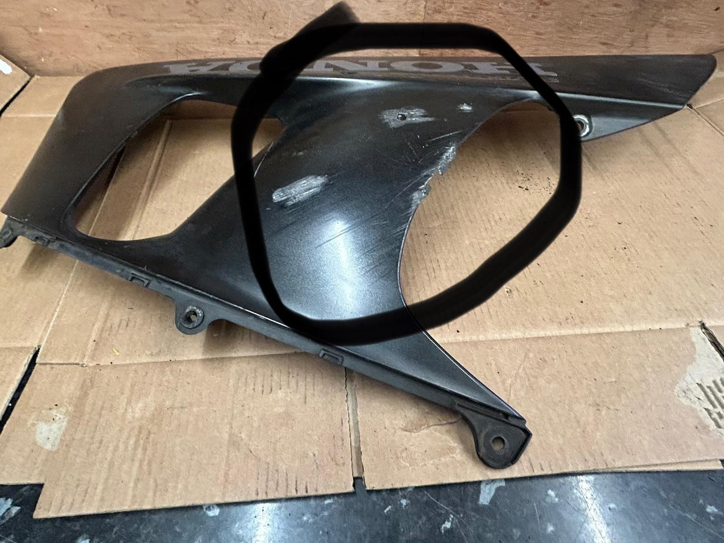 2000 - 2001 Honda CBR 900RR Fireblade Right Belly Panel | 64420-MCJA-0000