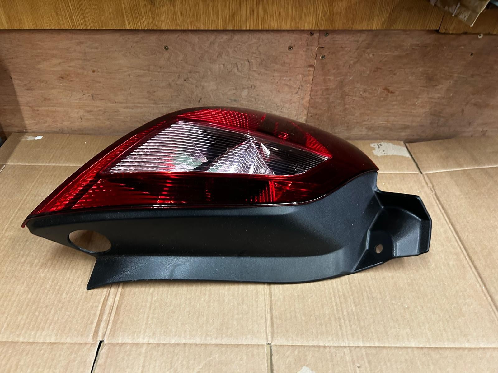 2003 - 2005 Renault Megane Left Side Tail Light Unit | 11-0380-01-2