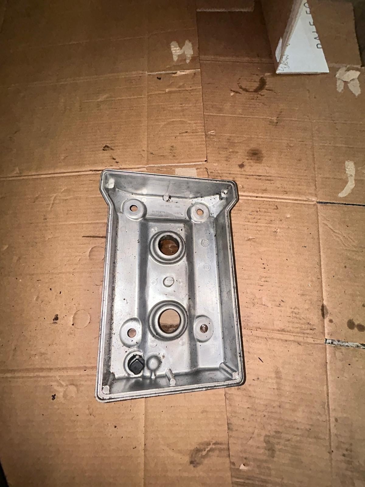 BMW C650 GT Valve Cover | 16443610 7729543