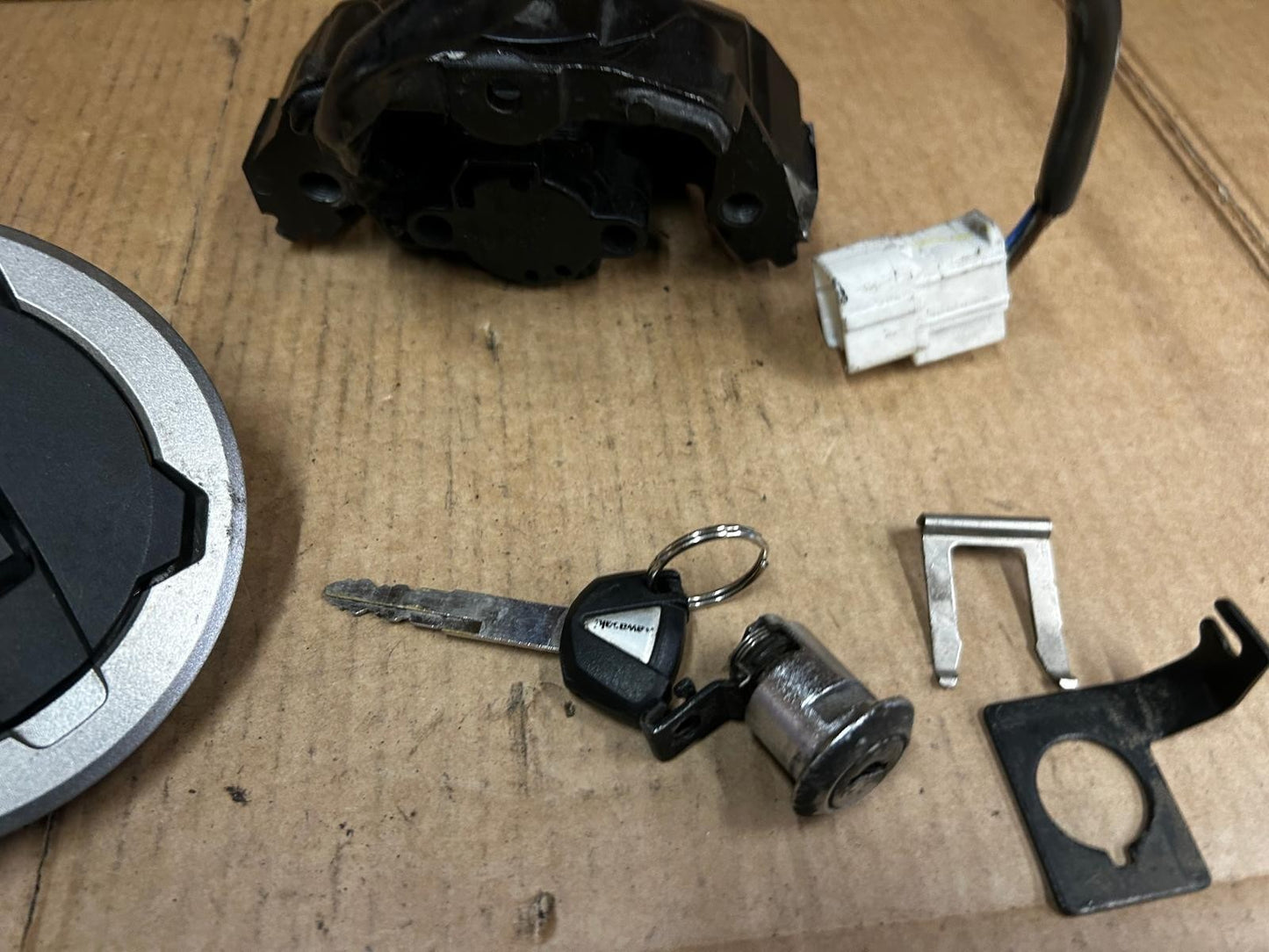 2017 - 2019 Kawasaki Ninja EX 650 ECU Ignition Fuel Cap Lock Set & Key