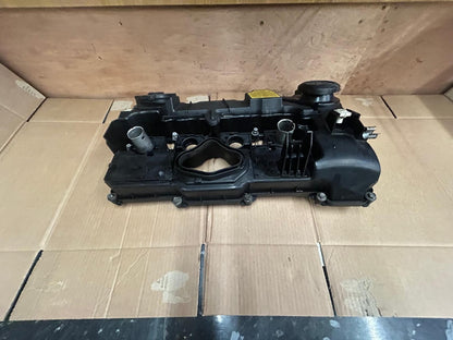 Genuine BMW 7 Series E38 Engine Valve Cover | 7553626