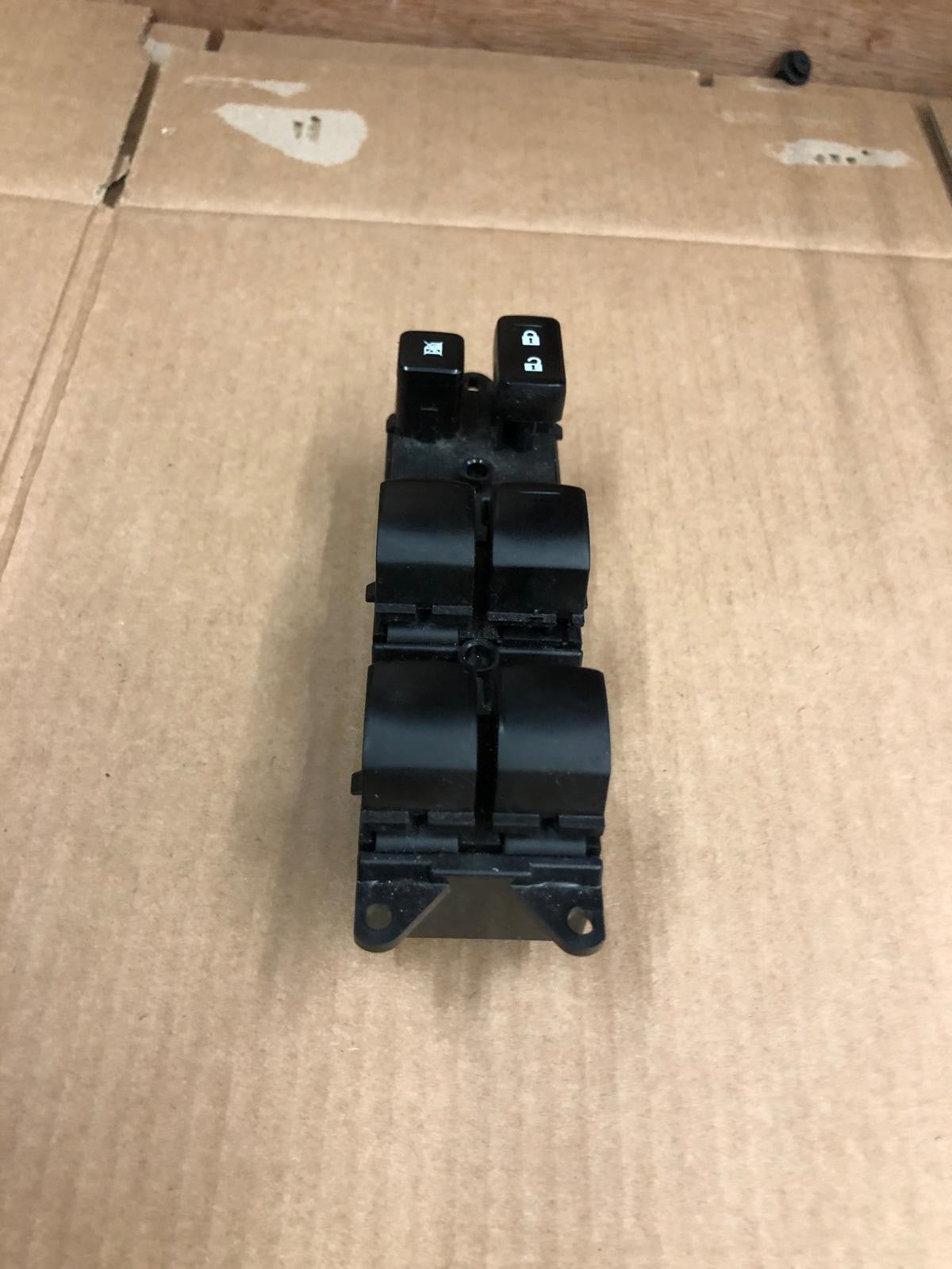 2014 Mitsubishi Outlander GX 4h PHEV Front Right Side Window Switch | 8608A248