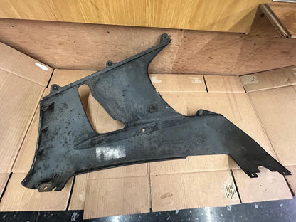 2000 - 2001 Honda CBR 900RR Fireblade Right Belly Panel | 64420-MCJA-0000