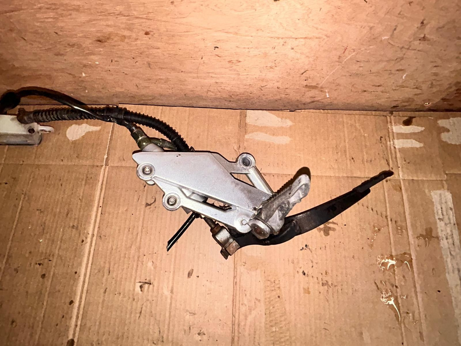 2009 Honda CBR 125 Front Right Footrest Assembly
