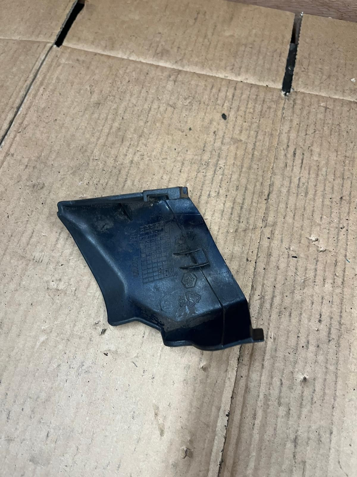 Vespa LX Lower Right Underbody Panel | 622129