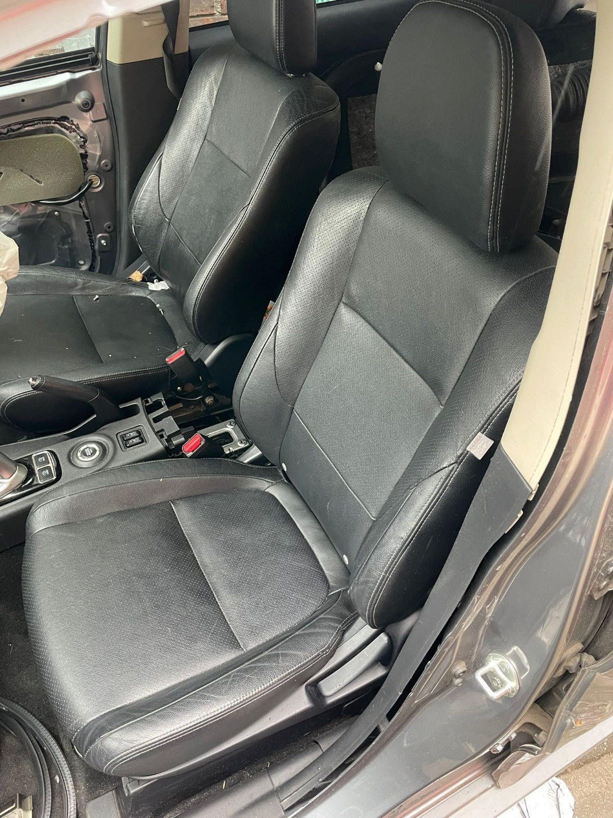2014 Mitsubishi Outlander GX 4h PHEV Front Left Passenger Seat