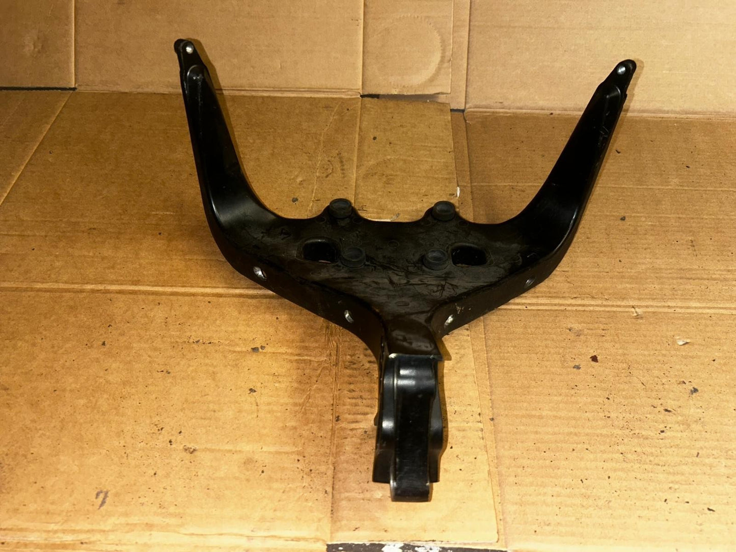 Honda CB400SB NC39 Upper Cowl Bracket