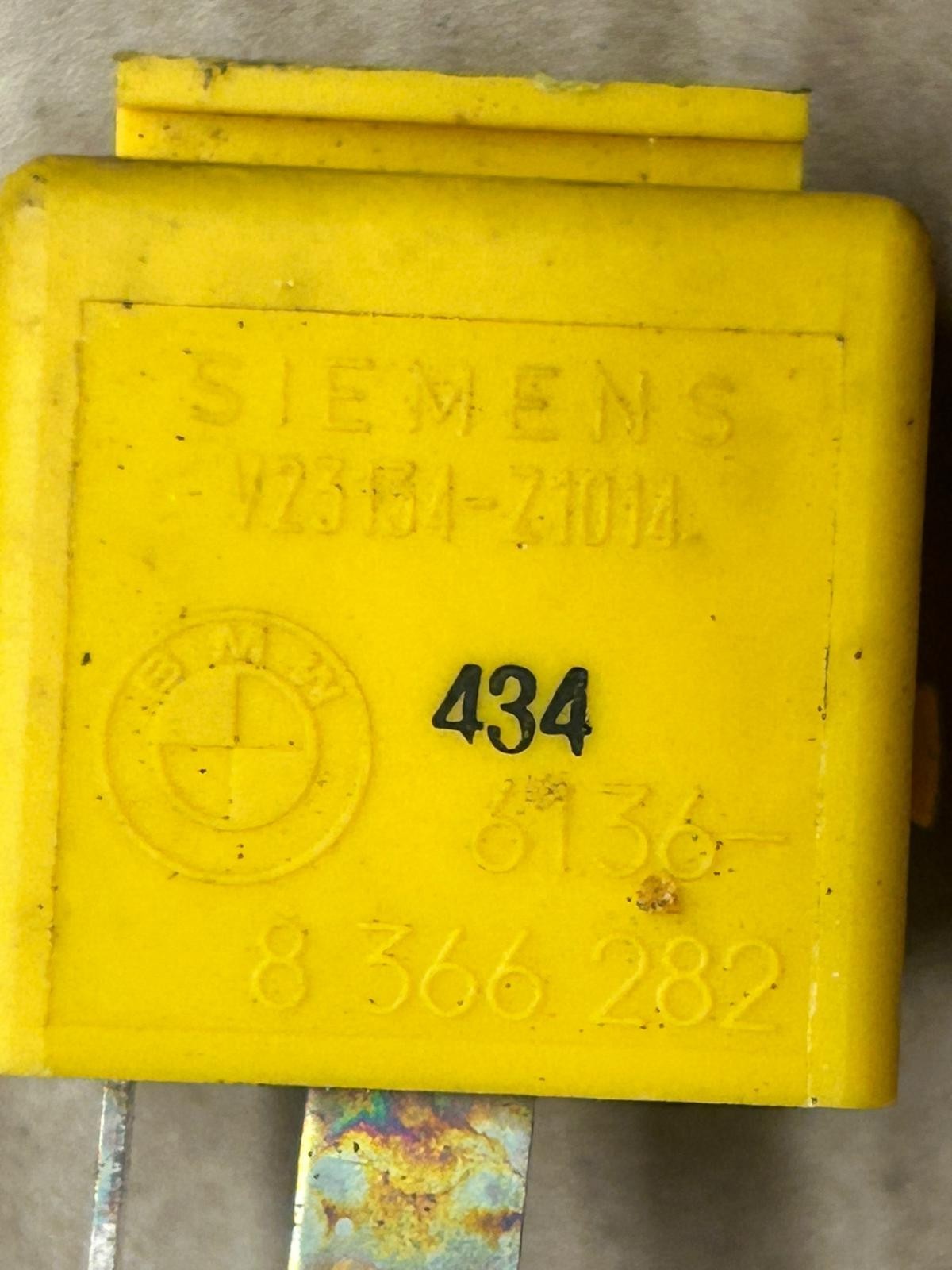 Genuine BMW 7 Series E38 Relay Yellow | 61368366282
