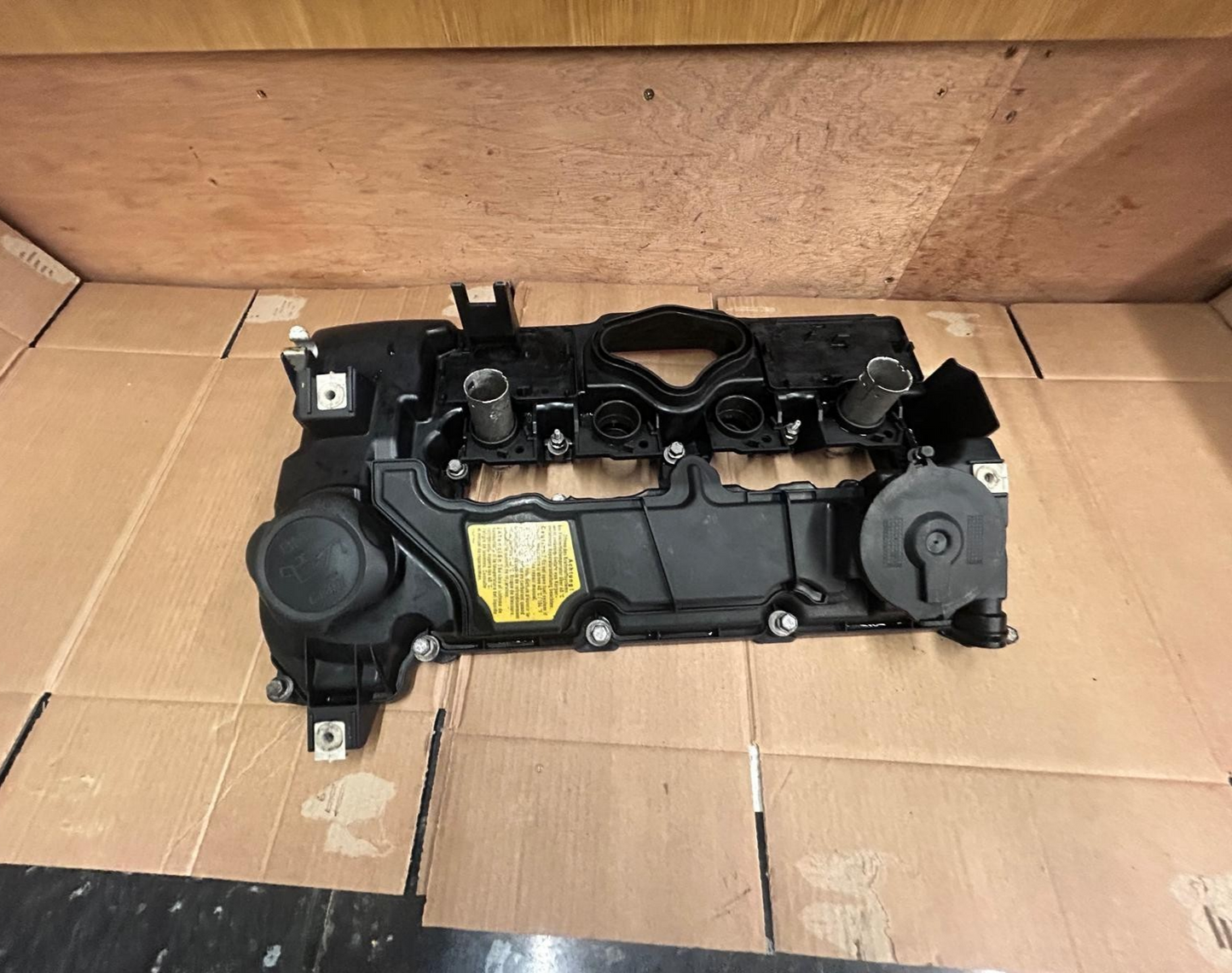 Genuine BMW 7 Series E38 Engine Valve Cover | 7553626