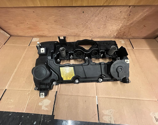 Genuine BMW 7 Series E38 Engine Valve Cover | 7553626