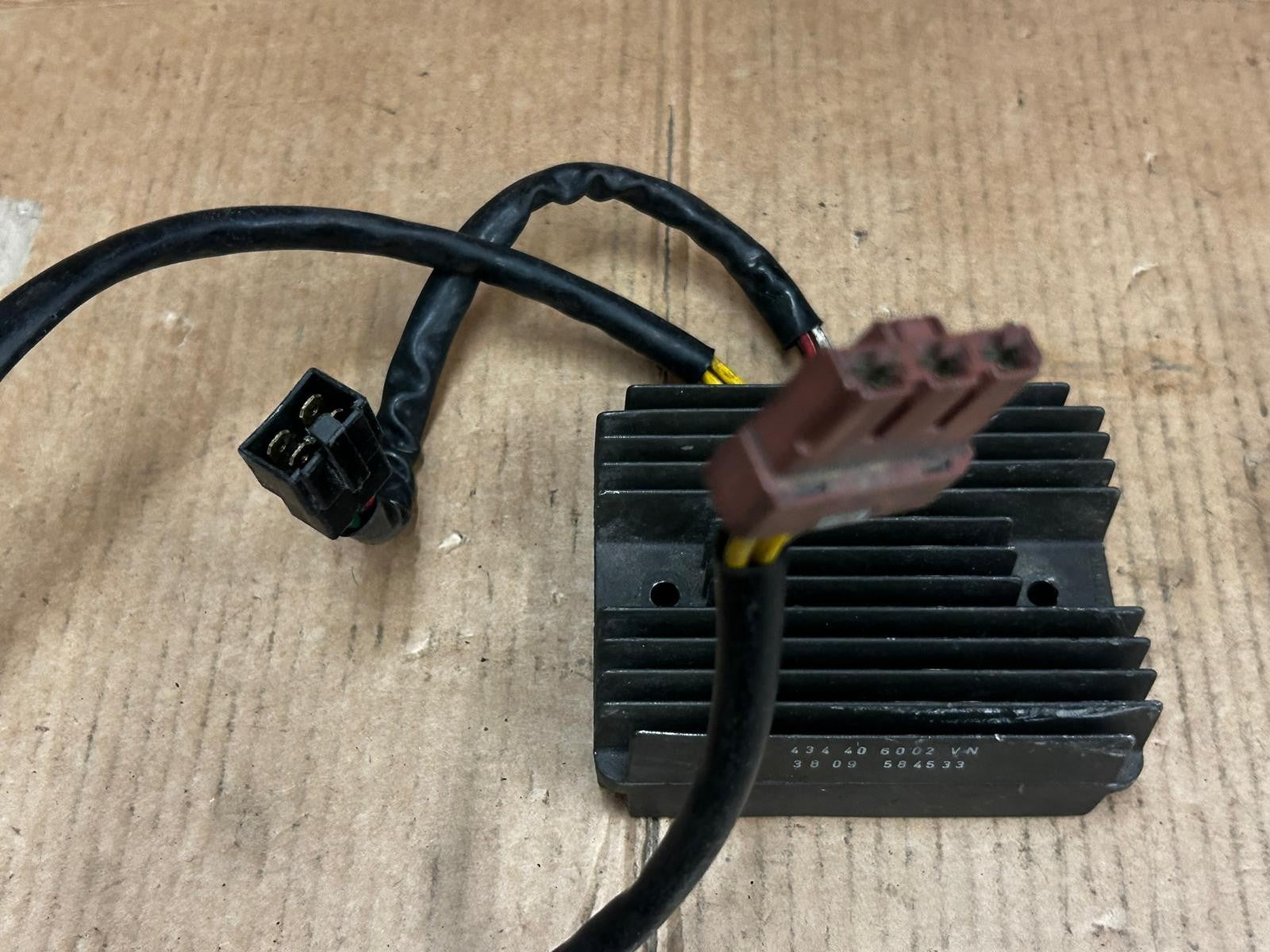 584533 | 2007 - 2015 Piaggio Vespa GTS 125 Voltage Regulator