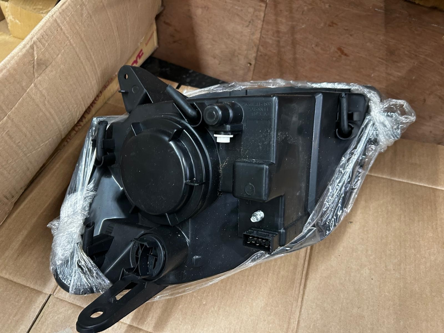 2002 - 2008 Citroen Berlingo Right Side Head Lamp | 20-B003-05-2B (Valeo 043781)