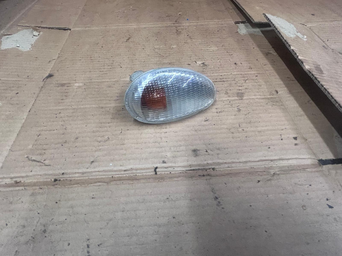 2001 Vespa ET4 Cento 125 Front Right Indicator Turn Signal Assembly
